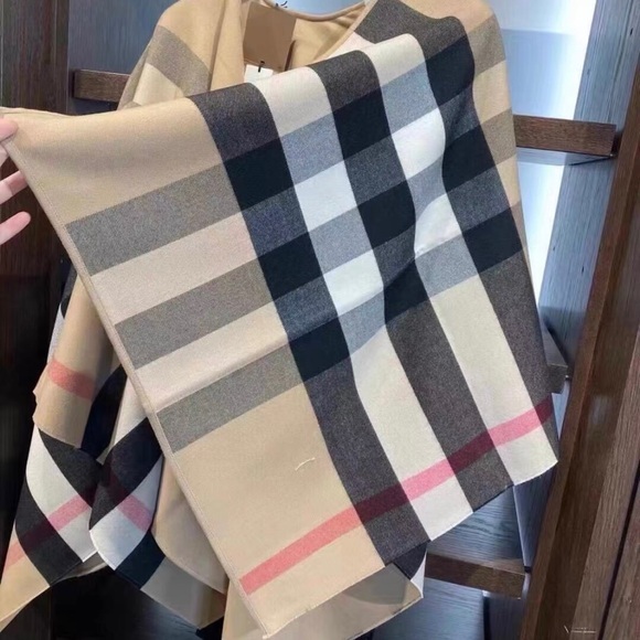 Burberry Tan and Black Check Cape - Picture 4 of 4